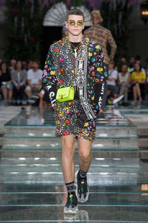 versace herrenmode 2019|Versace Men's Spring 2019 .